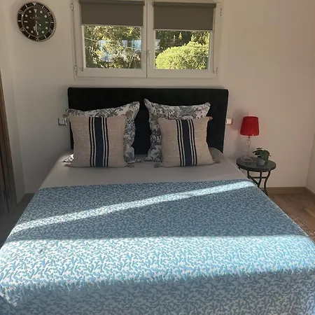 Studio De Charme Avec Sa Terrasse Dans Le Golfe De Saint Tropez Cogolin