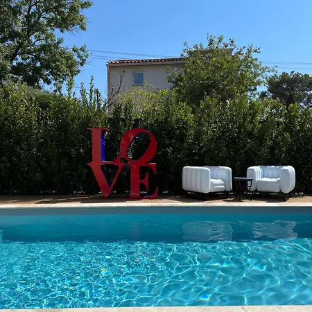 Séjour chez l'habitant Studio De Charme Avec Sa Terrasse Dans Le Golfe De Saint Tropez *