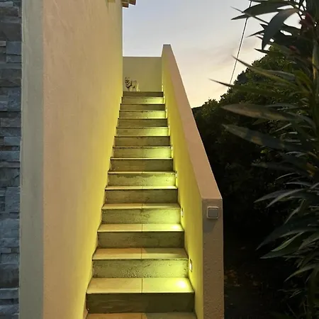 Studio De Charme Avec Sa Terrasse Dans Le Golfe De Saint Tropez *