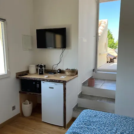 Studio De Charme Avec Sa Terrasse Dans Le Golfe De Saint Tropez Séjour chez l'habitant *