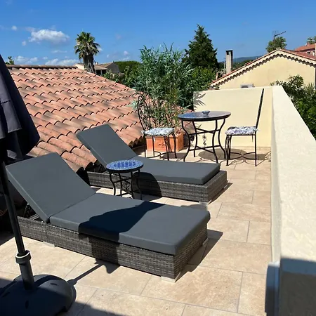 Studio De Charme Avec Sa Terrasse Dans Le Golfe De Saint Tropez Séjour chez l'habitant *